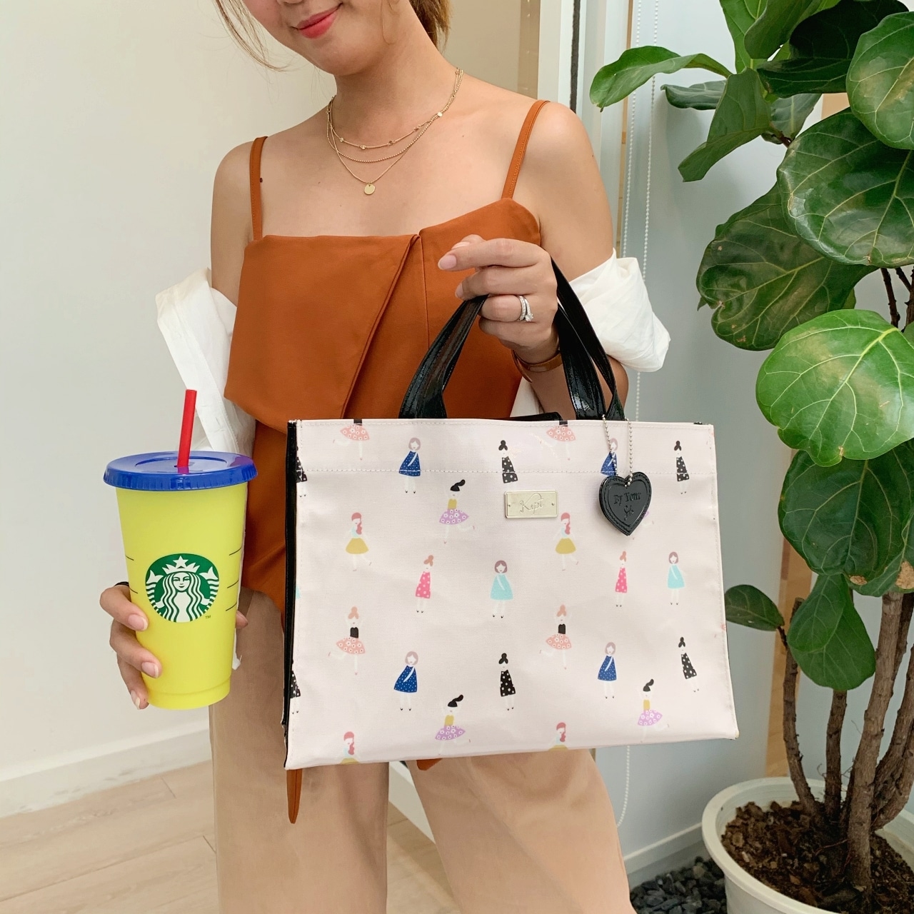 ภาพรวมกระเป๋า Cozy Urban ลาย Little Girls